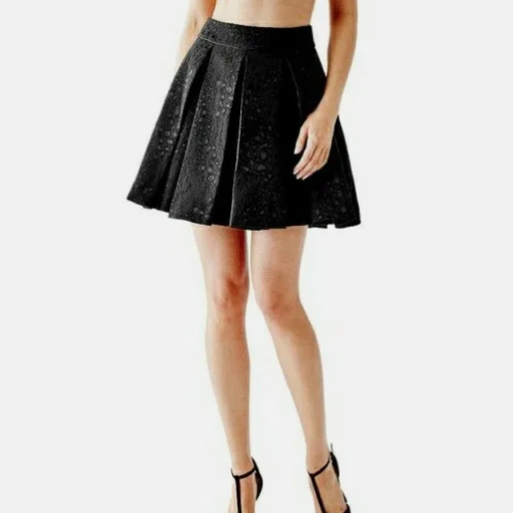 GUESS Los Angeles Pleated Skirt Leopard Jacquard Print